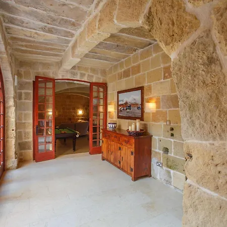 Veduta Farmhouse With Private Pool بيت للعطل *