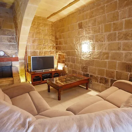 بيت للعطل Veduta Farmhouse With Private Pool Għarb