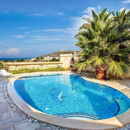 Veduta Farmhouse With Private Pool بيت للعطل *