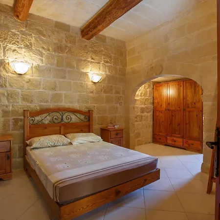 بيت للعطل Veduta Farmhouse With Private Pool Għarb